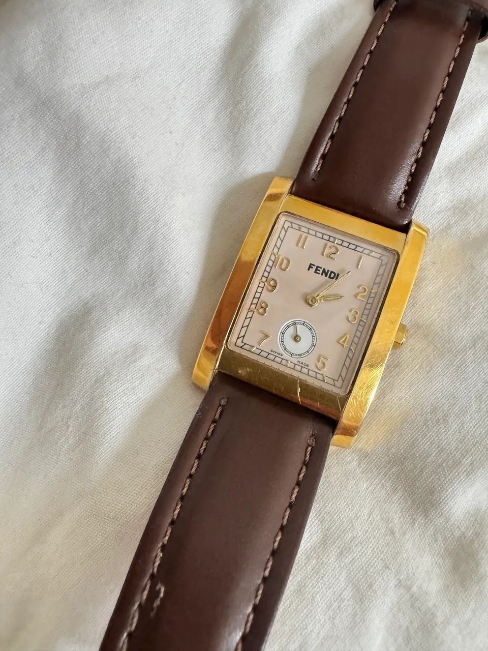Relógio FENDI Orologi Original Swiss Made - Banho de Ouro 18k