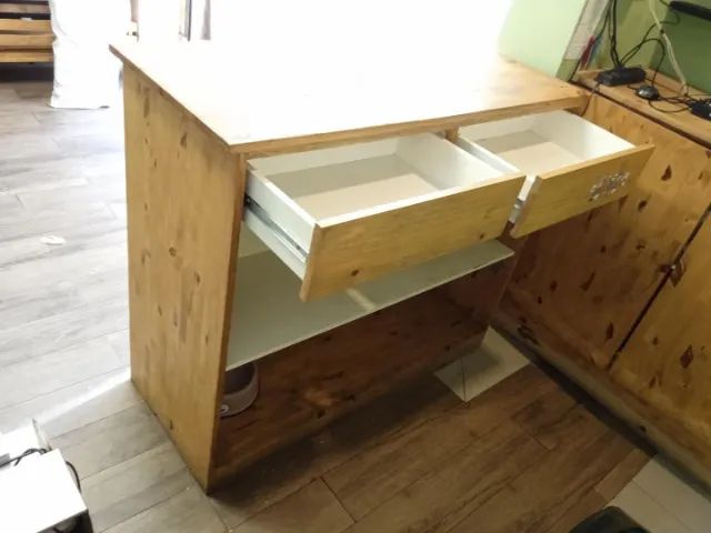 Balcão expositor c/ 2 gavetas e 1 prateleira em Madeira Marrom 102 cm x 120 cm x 50 cm - Foto 6