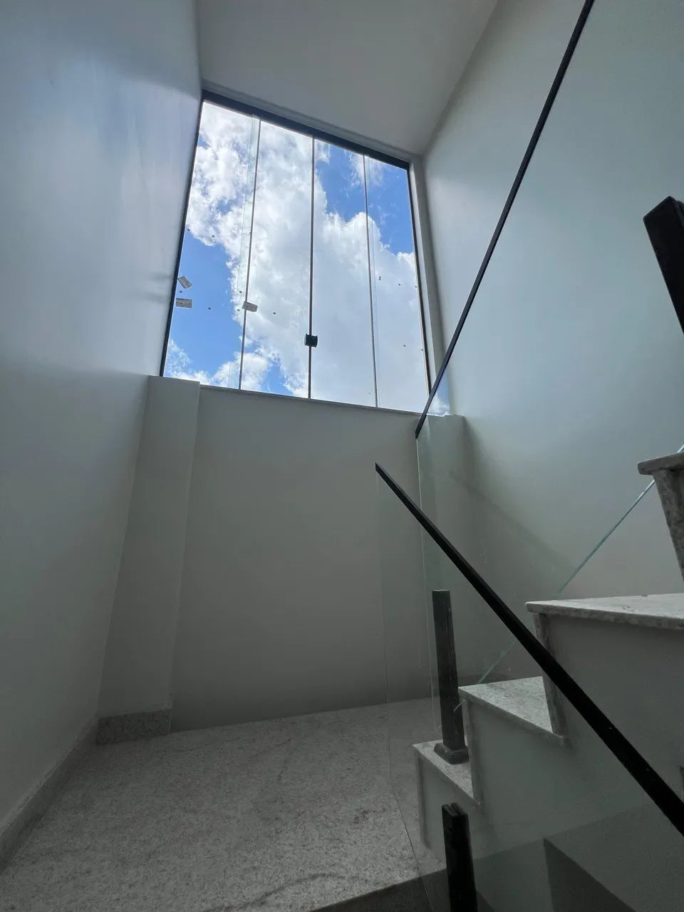 JARDIM DAS MANGUEIRAS  CASA DE 160 METROS QUADRADOS, 3 SUÍTES E 4 BANHEIROS - Foto 4