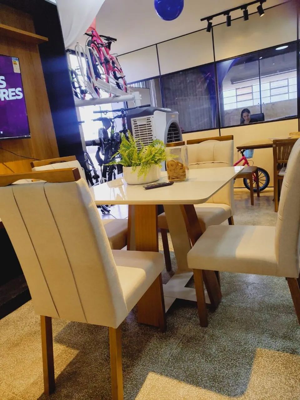 CONJUNTO MESA GRÉCIA COM 4 CADEIRAS ISABELLE.  - Foto 5
