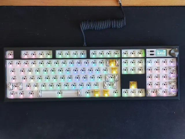 Teclado mecânico barebone GMK104 (Teclas de brinde) - Foto 2