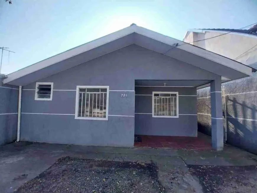 Vendo casa em Santa Bárbara com quintal 