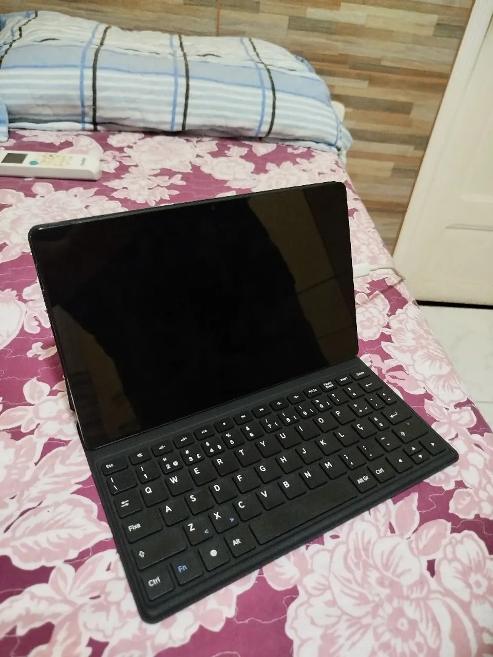 Tablet com Teclado Sony 950 reais