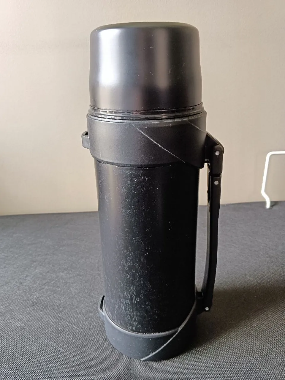 Garrafa térmica inox, tipo Stanley 2l