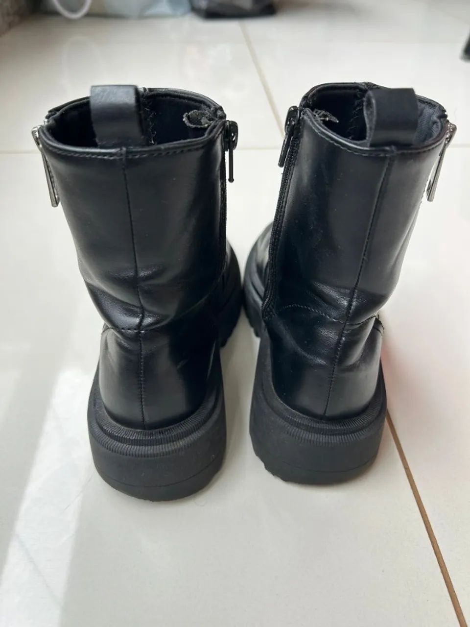 Bota Coturno infantil Zara em perfeito estado - Foto 3