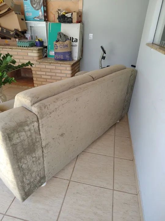 Sofá de 2 Lugares em Suede Bege - Foto 4