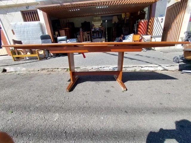 Mesa Antiga Década de 70, em madeira maciça Perobinha do campo e tampo em formica - Foto 5