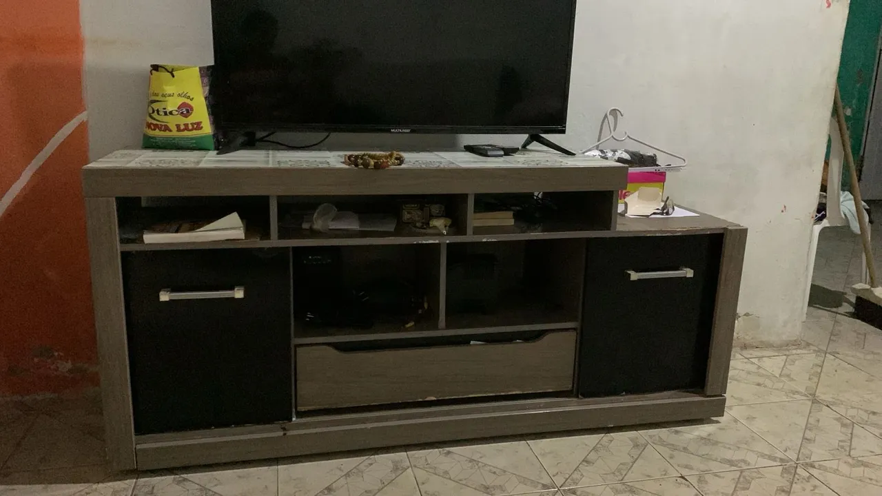 Rack para TV com 3 prateleiras e 1 gavetas