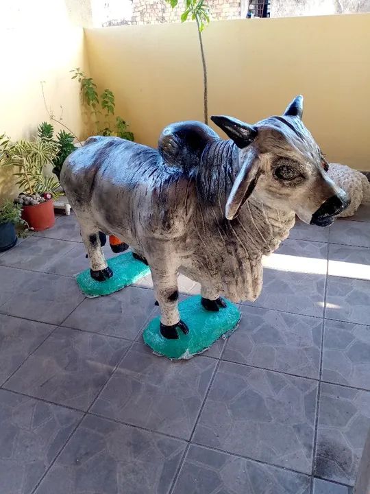 Escultura de Touro Decorativa. Obra de arte à mão de obra  - Foto 2