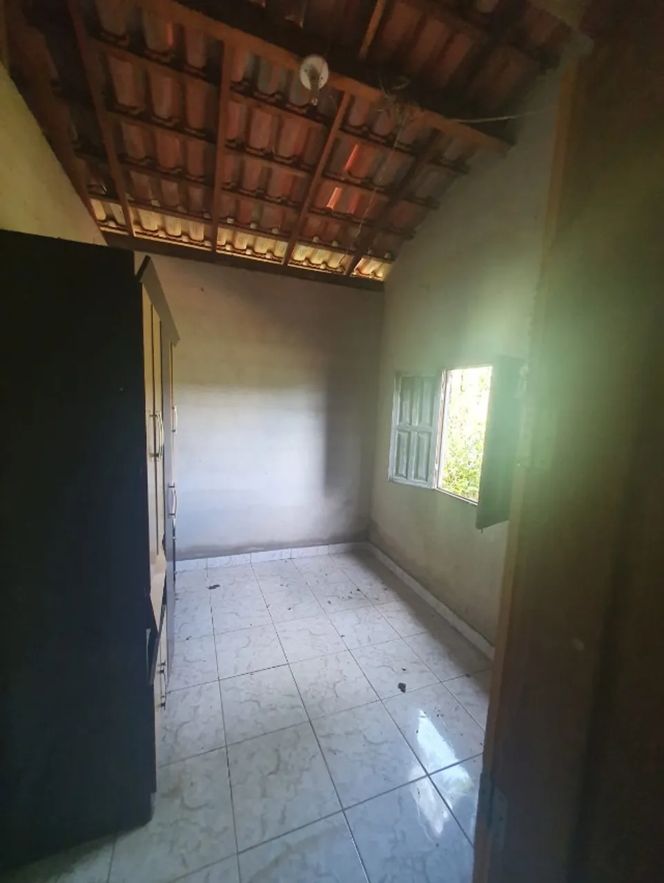 Chácara com Casa de telhado colonial a 100mts do asfalto (falta acabamento) a 5km do centr