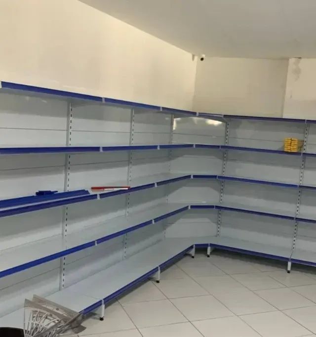 GONDOLAS E PRATELEIRAS, EXPOSITORES PARA COMERCIOS EM GERAL - Foto 2