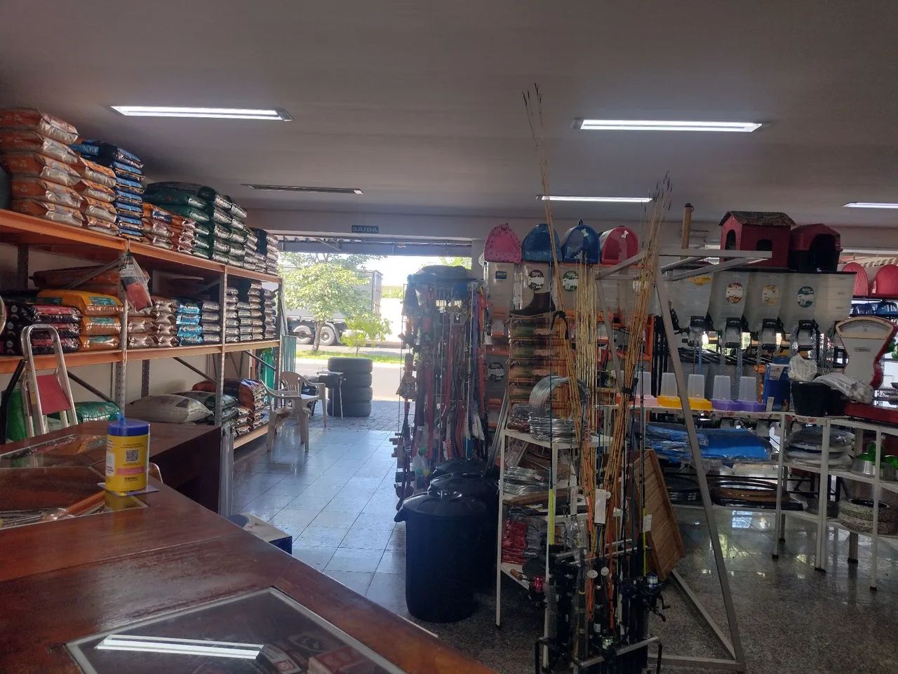 Loja agropecuária e ferragista 