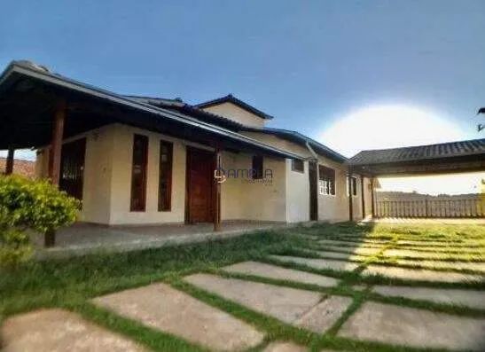 Casa com 3 Quartos para alugar, 157m² - Estoril