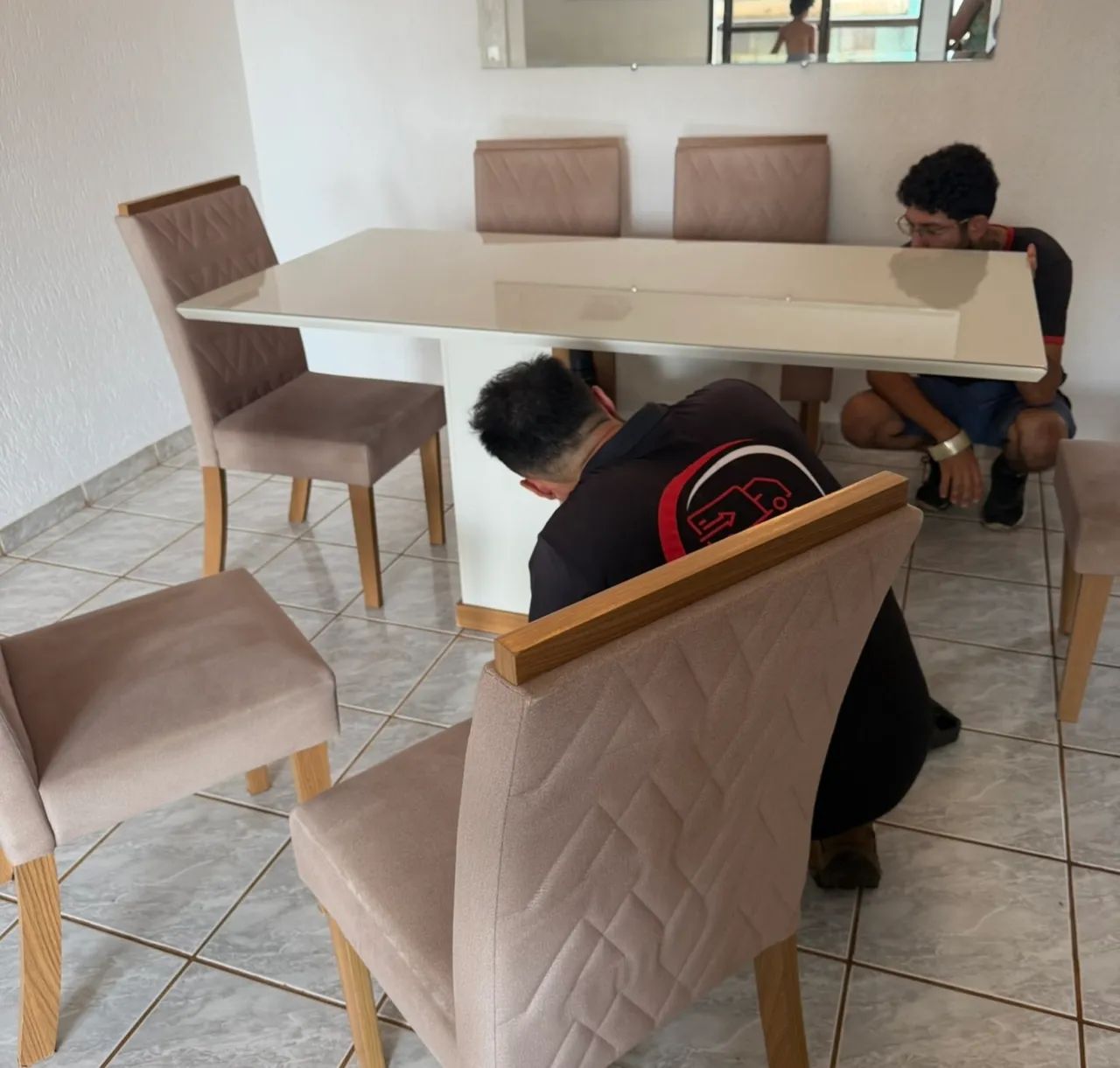 Mesa com 6 cadeiras - Foto 2