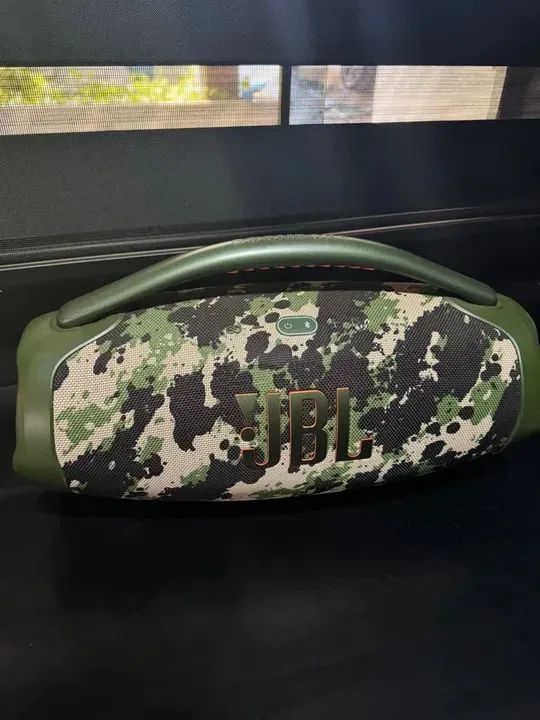 Caixa de som JBL bombox 