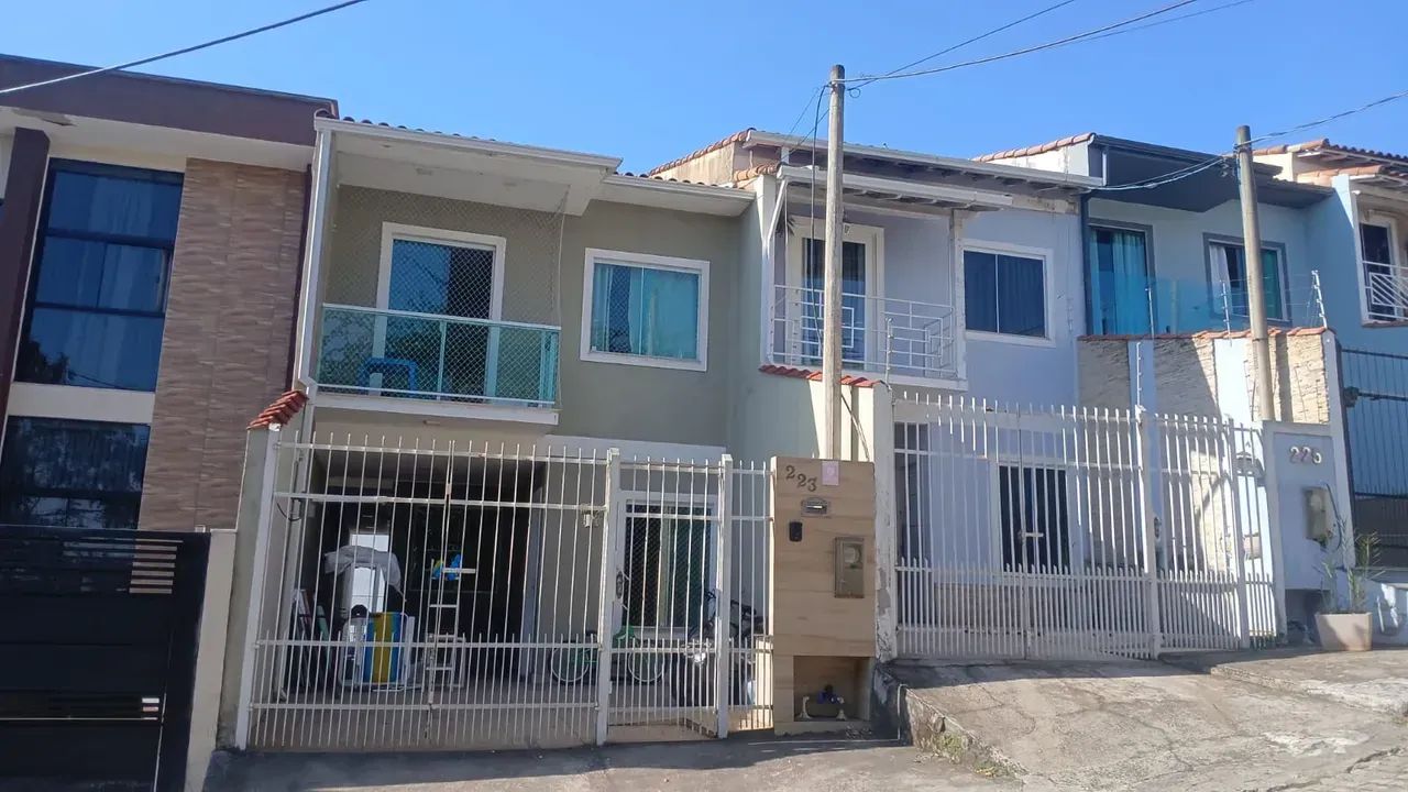 Sobrado para aluguel com 168 metros quadrados com 3 quartos em Jardim Amália - Volta Redon
