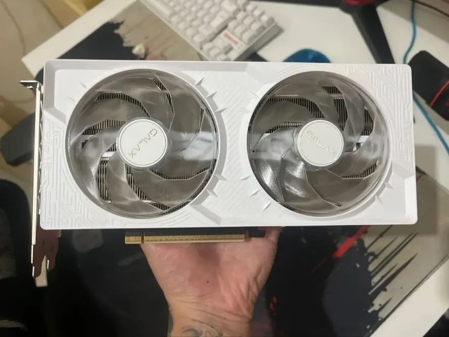RTX 5070 12GB Galax White (S/ Caixa) - Foto 2