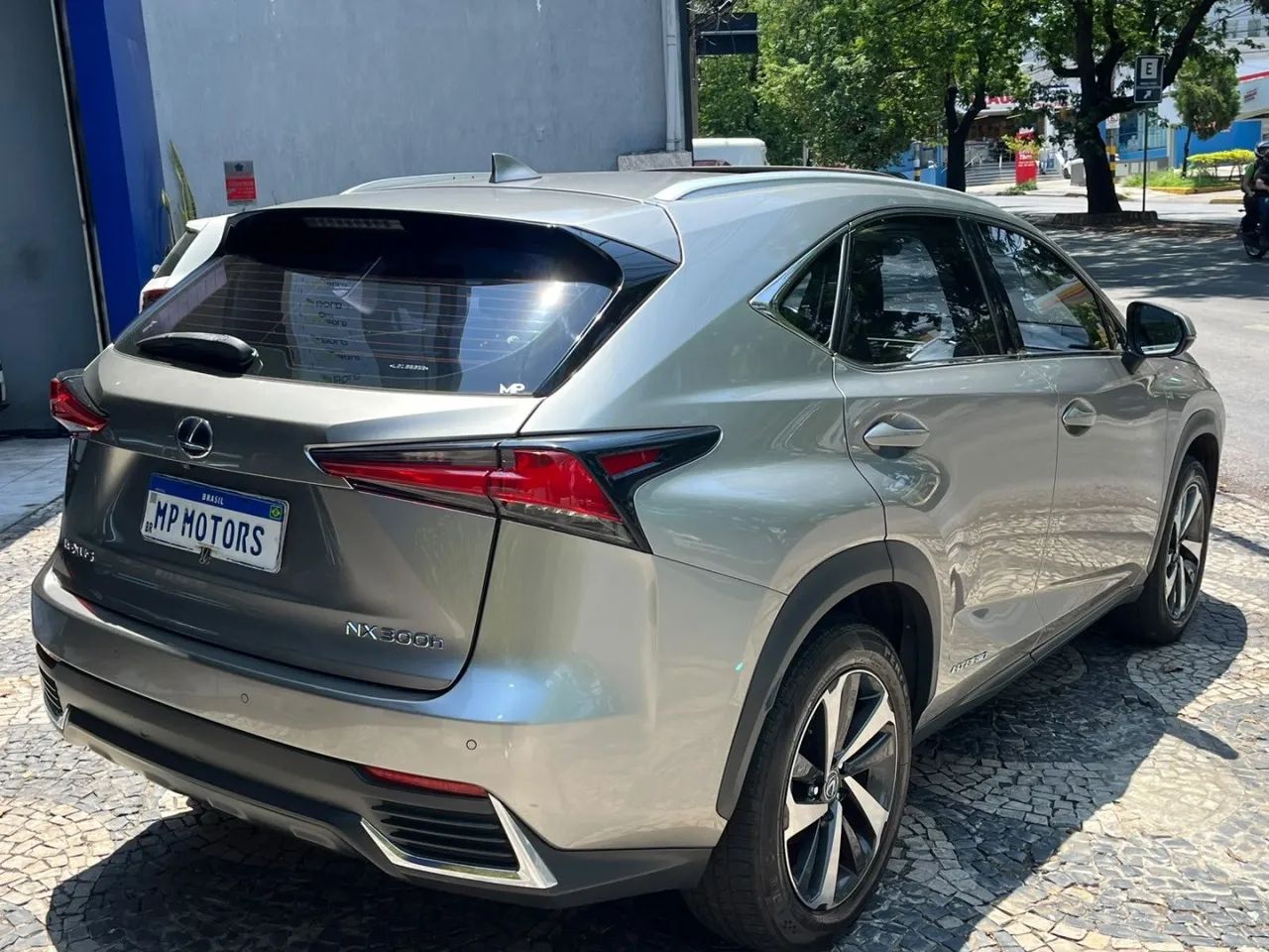 Lexus NX-300 H Luxury 2.5 16V Aut., foto 4 de 17