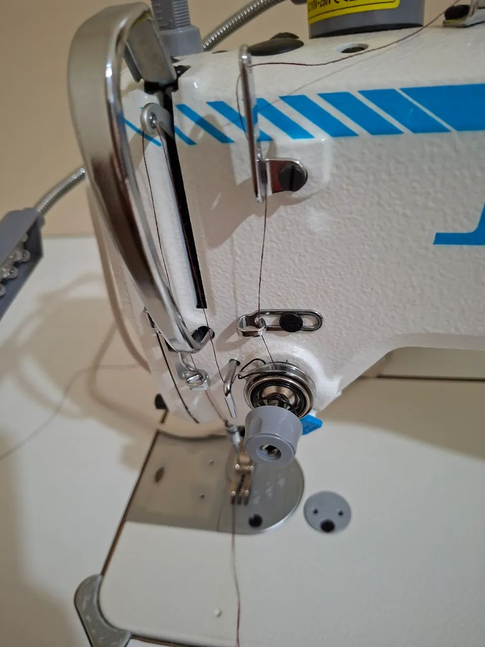 Máquina de costura  - Foto 3
