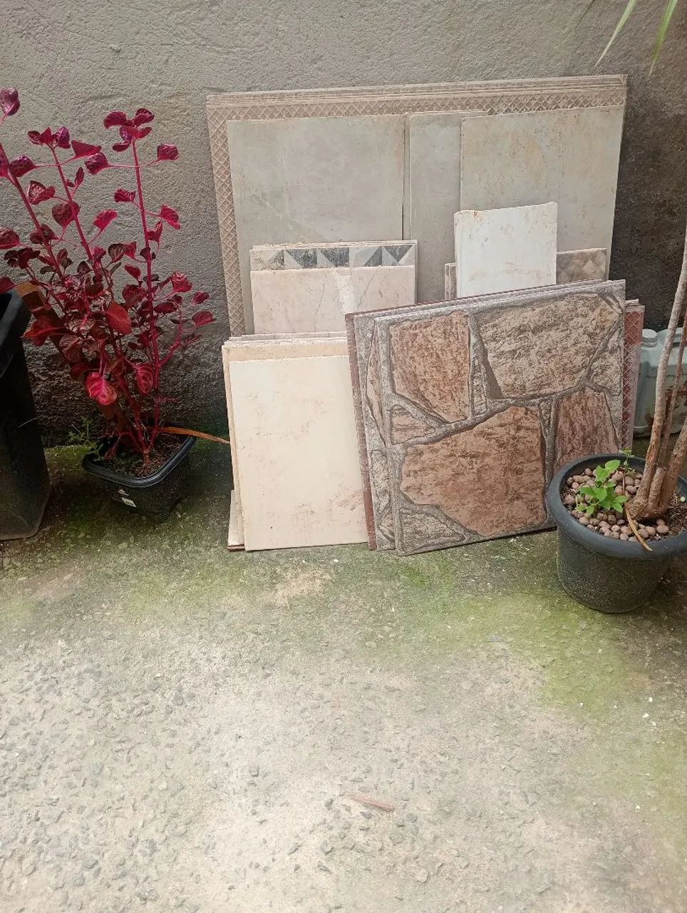 Lote de piso e uma pia alumínio 