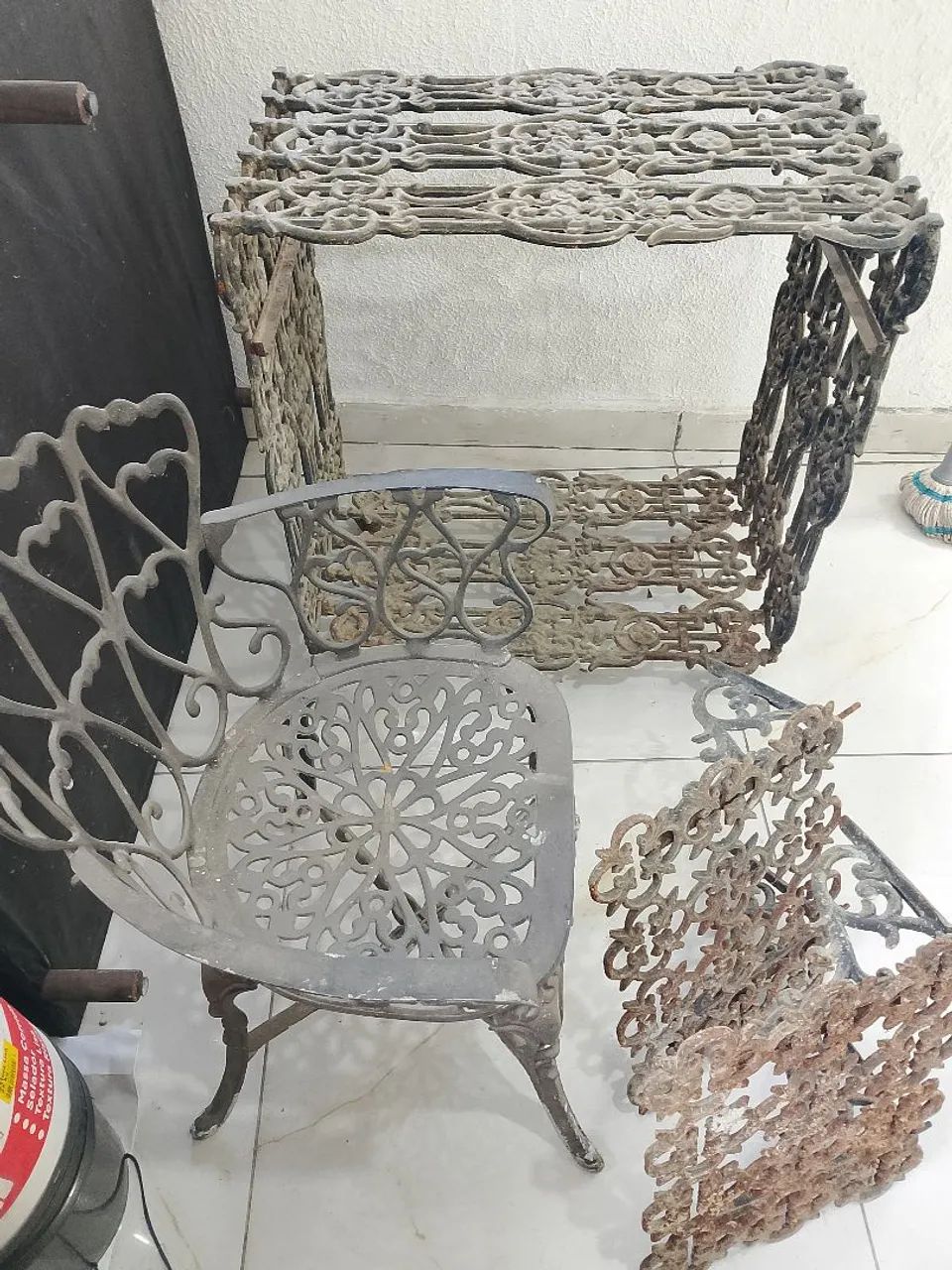 Vendo rack de ferro com prateleiras e cadeira - Foto 2