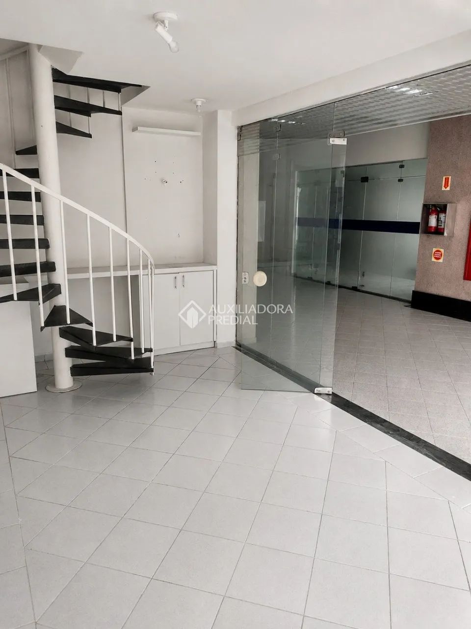 Sala comercial com mezanino e 33m² na Rua Lédio João Martins - Foto 5