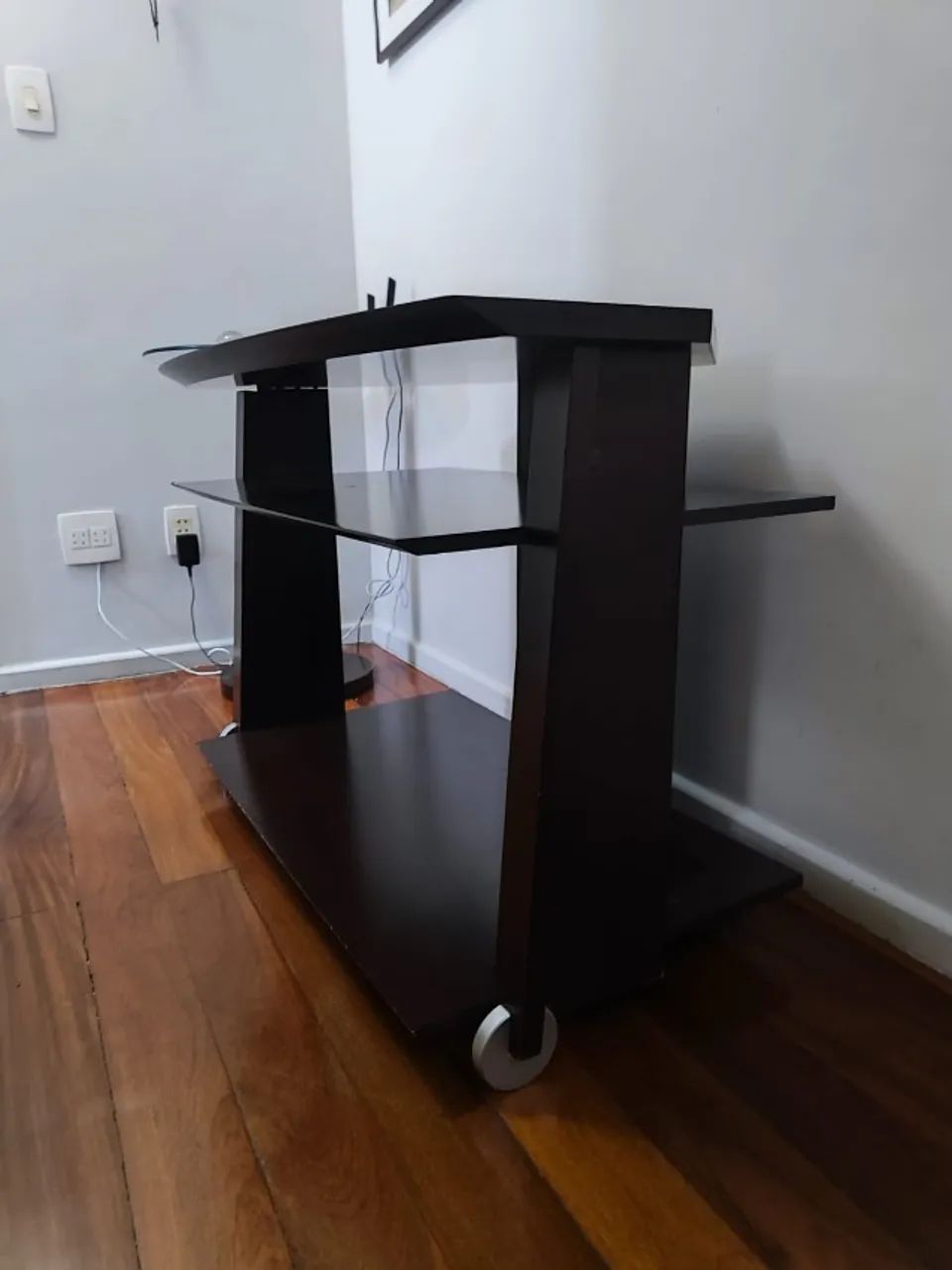 Rack para televisão em ótimo estado de conservação e preço imperdível - Foto 3