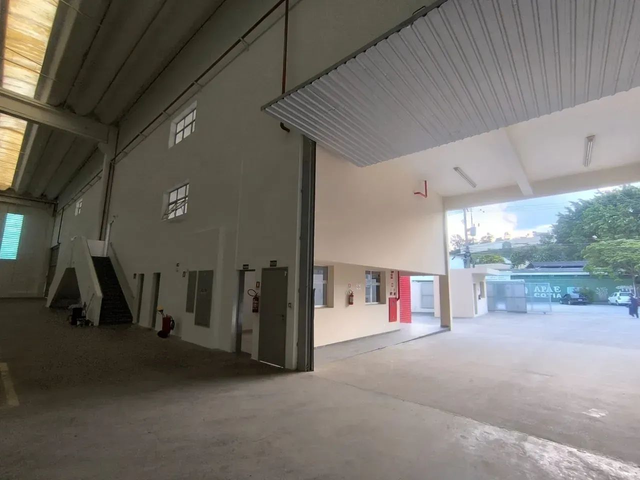 Galpão para Locação em Cotia  4.994 m², Pé-Direito de 11 m e Doca - Foto 4