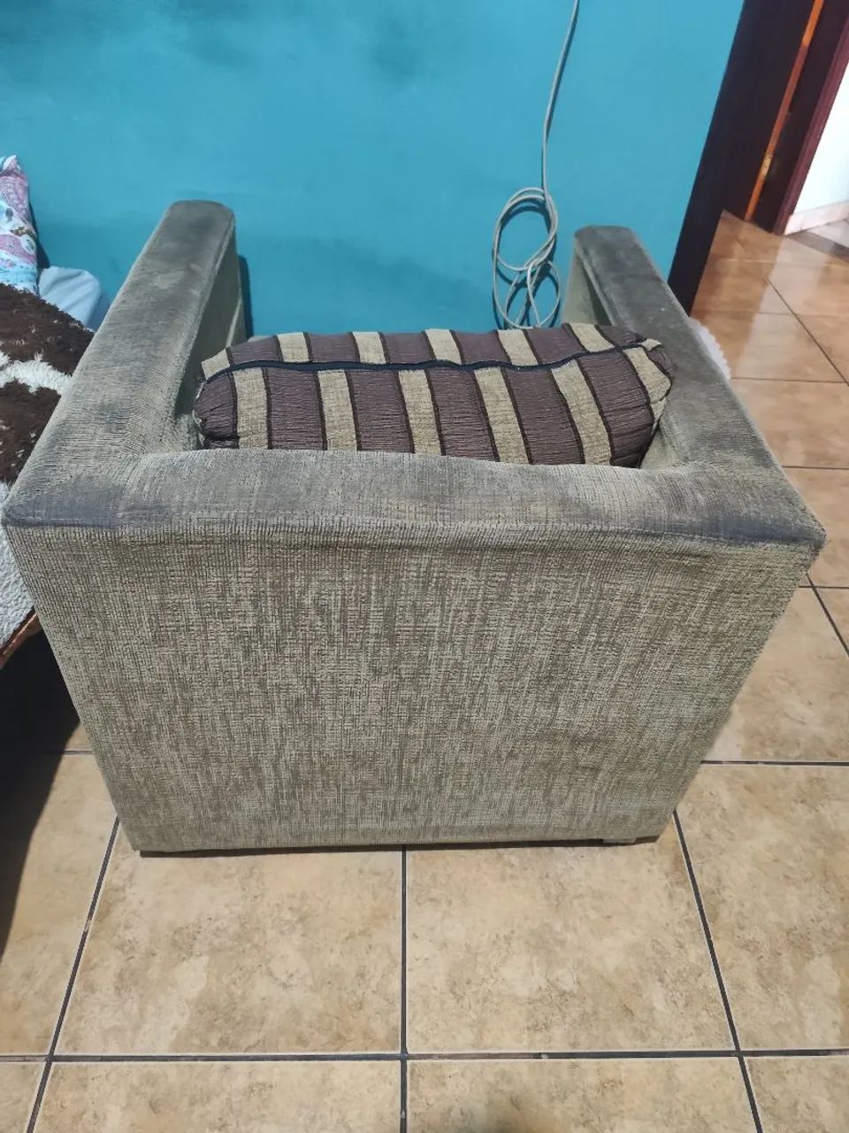 Poltrona Estofada Confortável - Ideal Sala ou Quarto - Foto 4