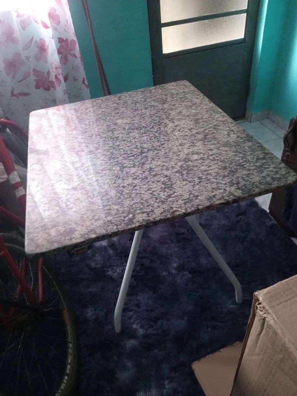 Mesa mármore, sem as cadeiras R$100,00 - Foto 2