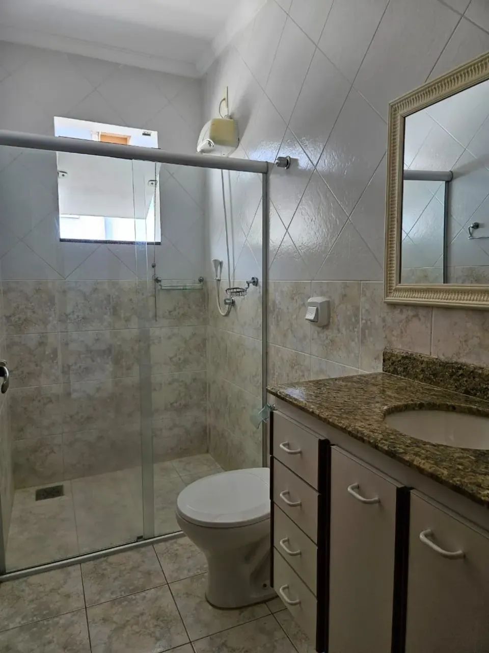 Casa em condomínio com 03 quartos  e piscina e churrasqueira - Foto 3