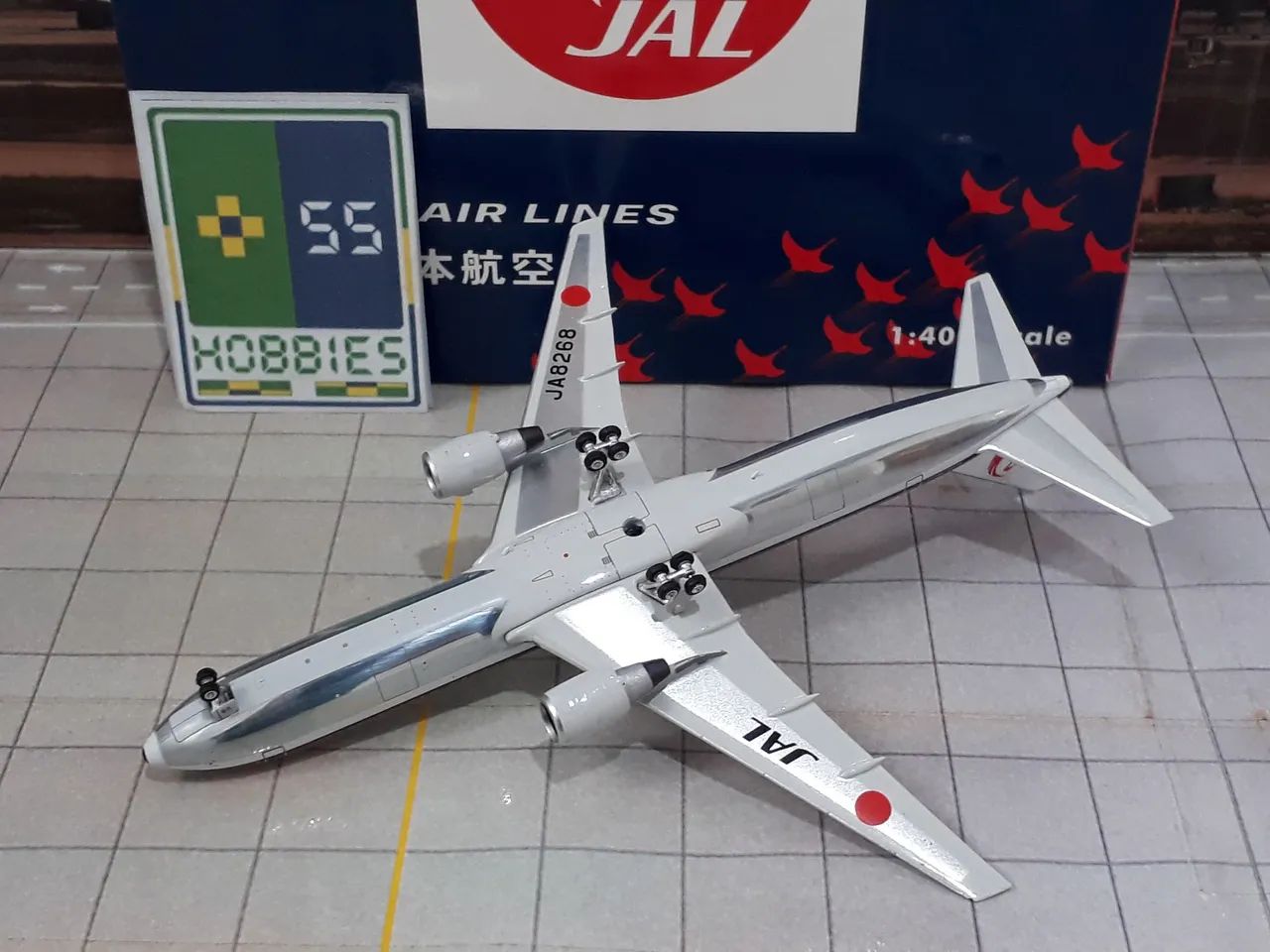 JAL Boeing 767-300ER ミニチュアモデル 1:200 Phoenix-models 04586 Boeing B767-300ER JAL Japan Air Lines JA8268