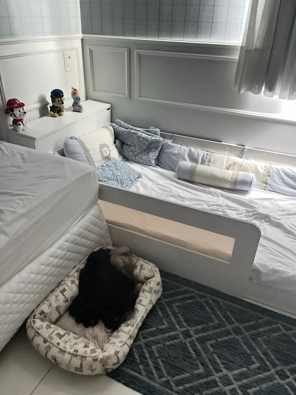 Cama montessoriana MDF branca- Muito Nova!