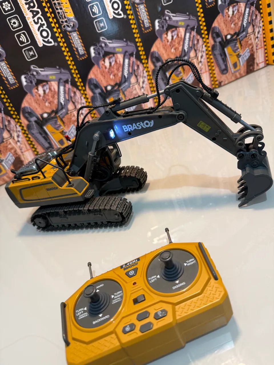 Escavadeira de controle remoto  - Foto 3