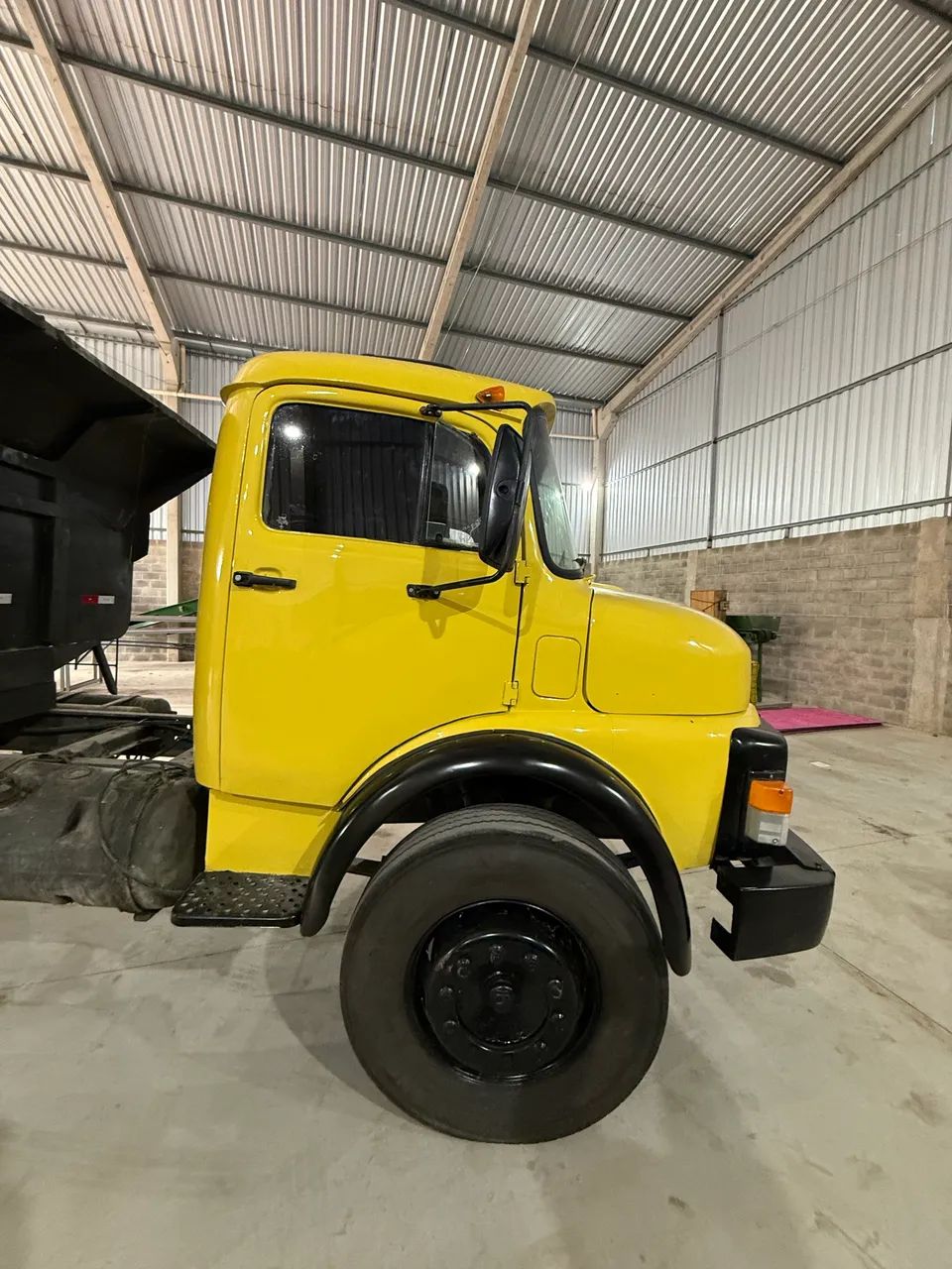 VENDO ou TROCO CAMINHÃO CAÇAMBA 1113 - Foto 3