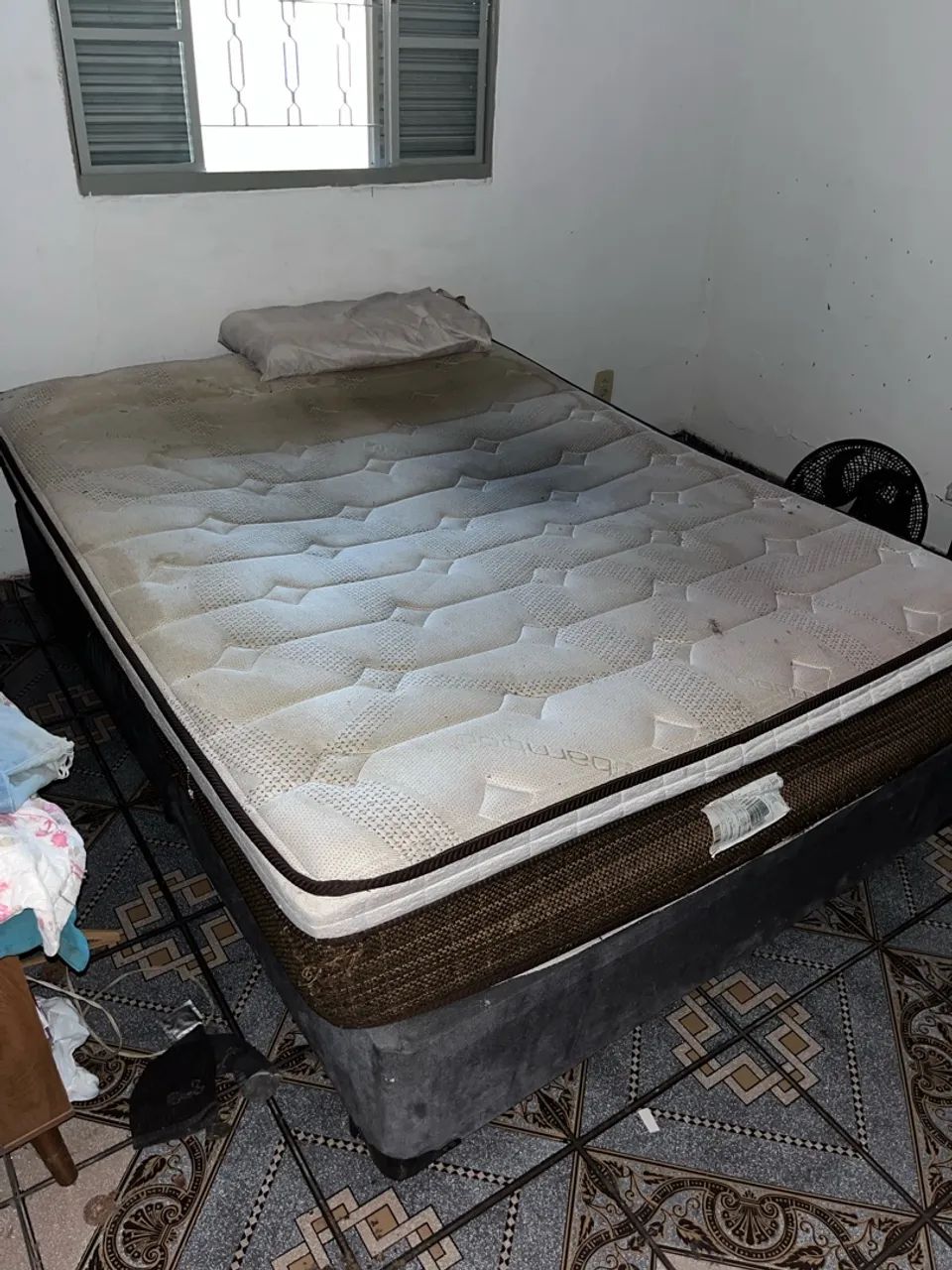 VENDE-SE CAMA DE CASAL + COLCHÃO - Foto 2