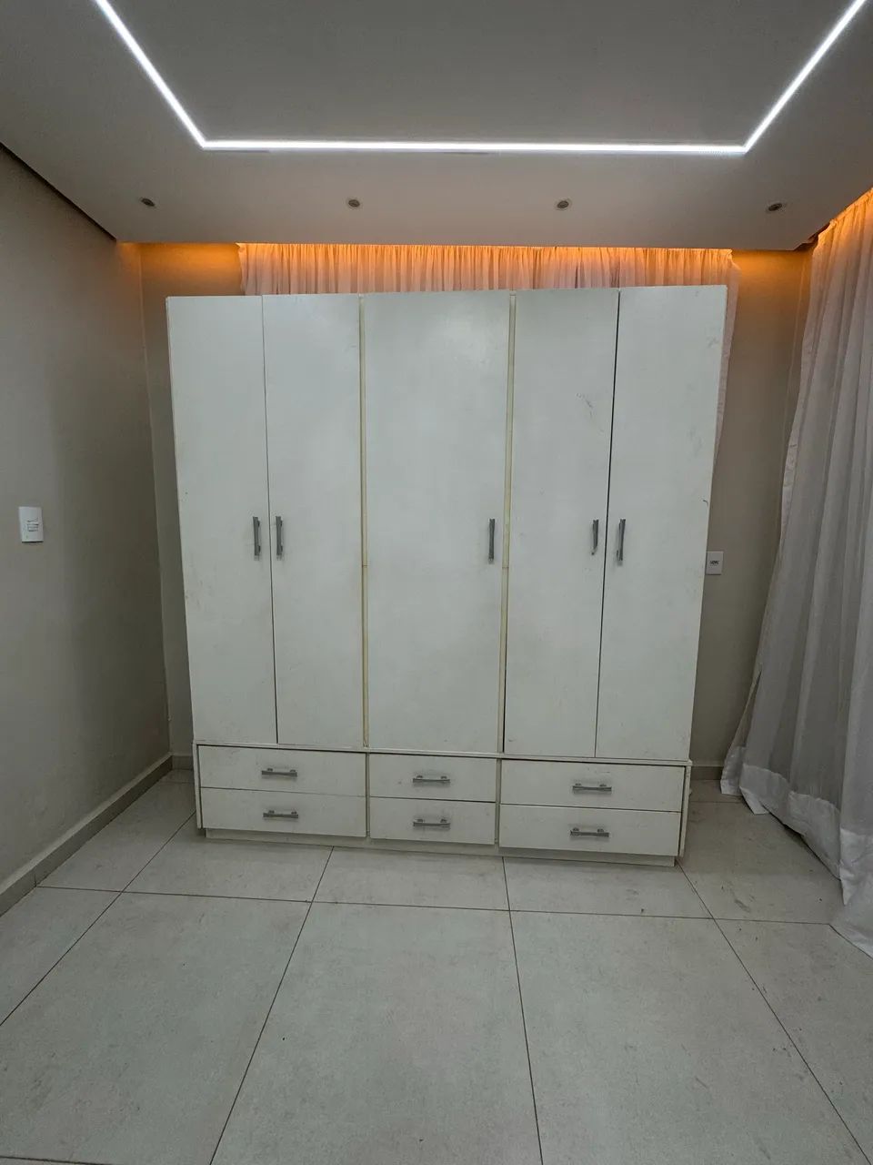 Guarda roupa em bom estado 