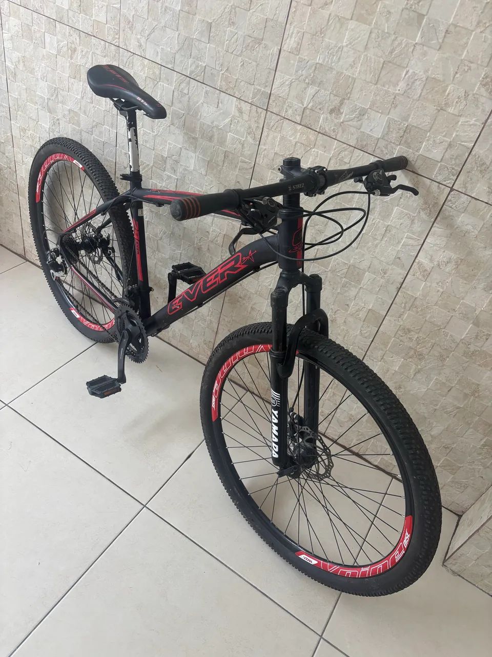 Bicicleta aro 29 acompanhar capacete e suporte para carro - Foto 5