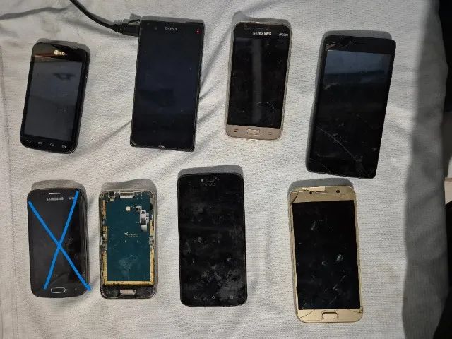 Lote de Smartphones com defeito, para retirada de peças - 7 unidades