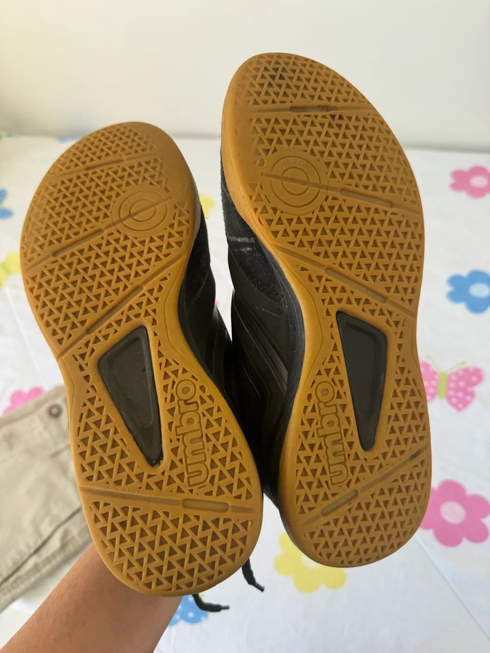 Vendo chuteira da umbro - preta - tamanho 37/38. - Foto 4