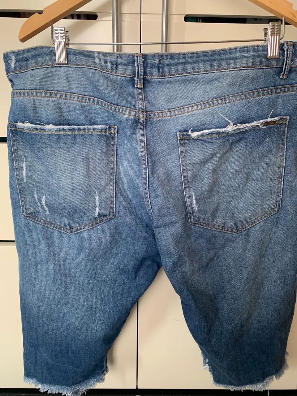 Bermuda Jeans Le Lis Denim Destroyed Azul Tam 46 Barra Desfiada - Foto 5