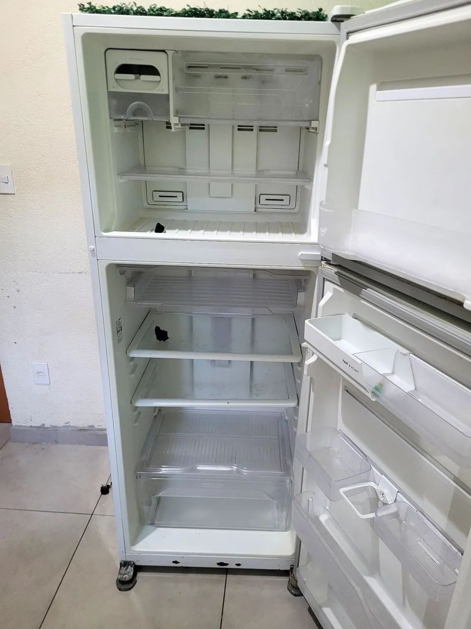 Vendo geladeira Eletrolux  - Foto 2