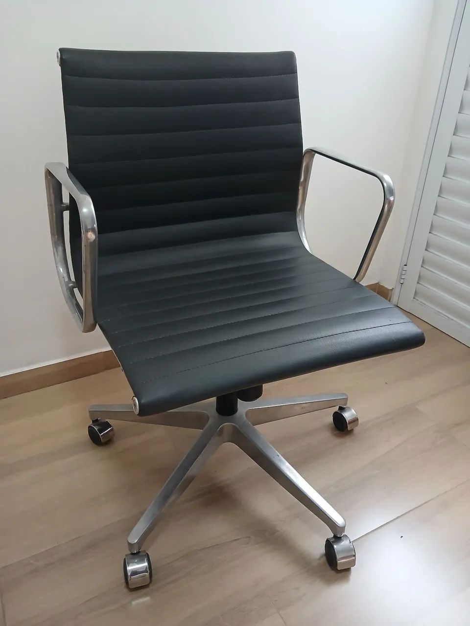 Mesa de escritorio e cadeira  - Foto 5