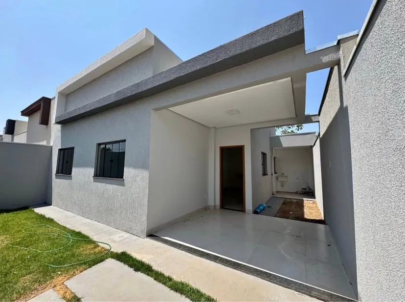 VENDE-SE CASA NO MECEJANA 