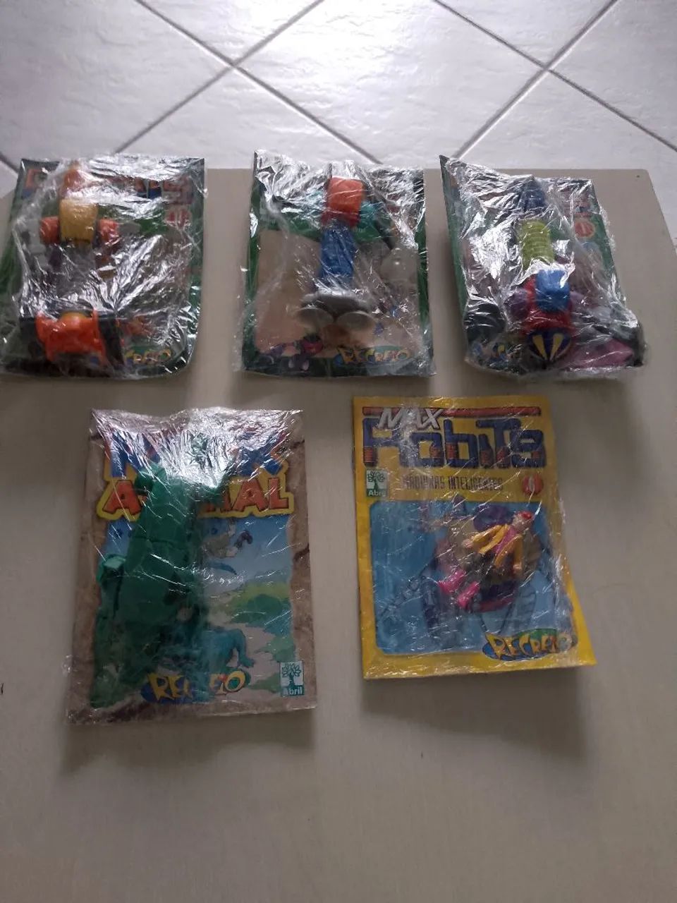 Mini gibi Robits+ boneco,mini gibi Max Robits+ boneco e mini gibi Rock animal+ boneco.