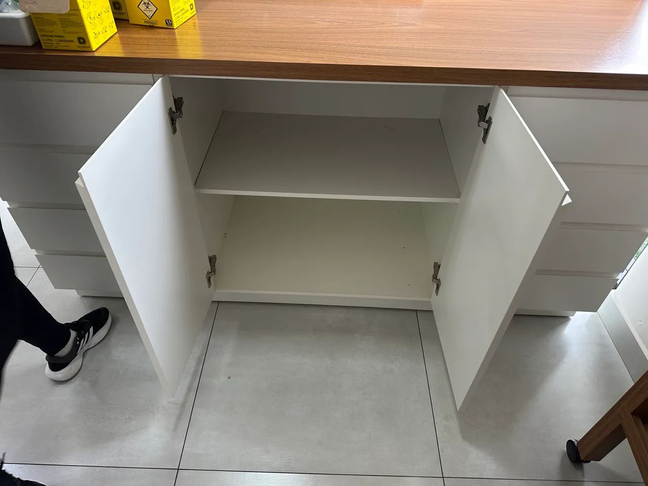 Balcão com gavetas e porta - Foto 4
