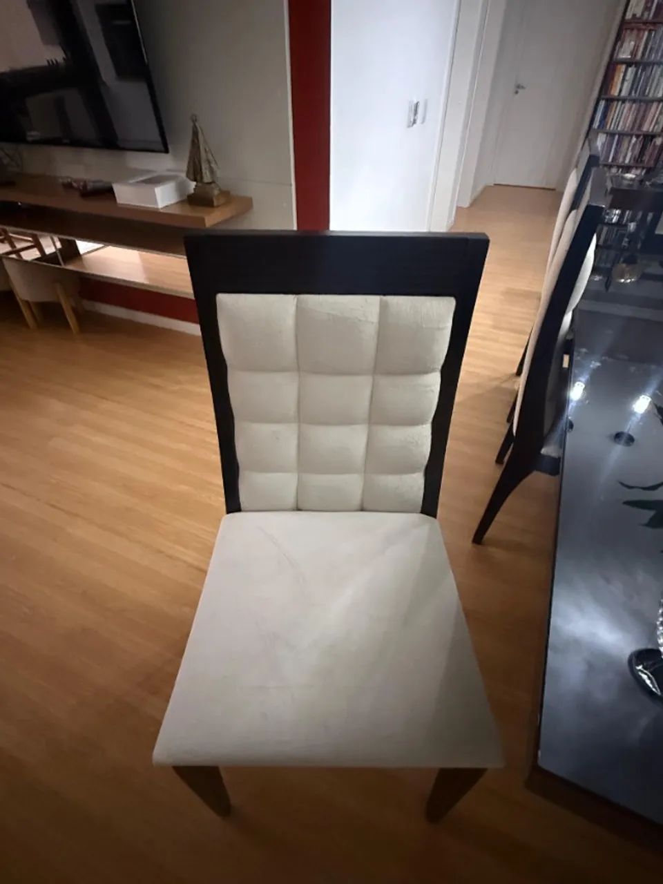 Mesa de Jantar 8 Lugares com 8 Cadeiras - Grande e Elegante - Foto 4
