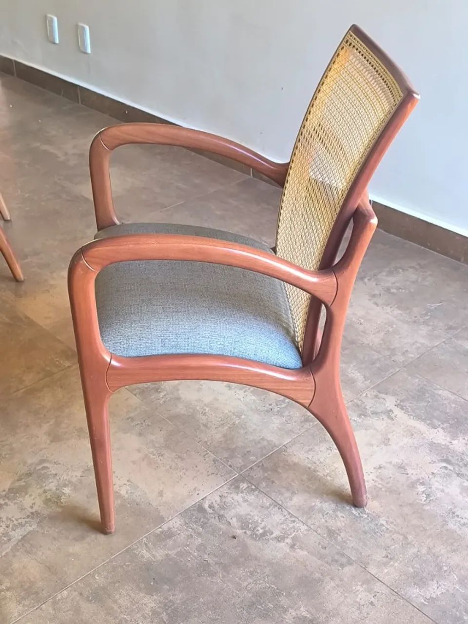 Conjunto Mesa e Cadeiras - Excelente Oportunidade - Foto 4