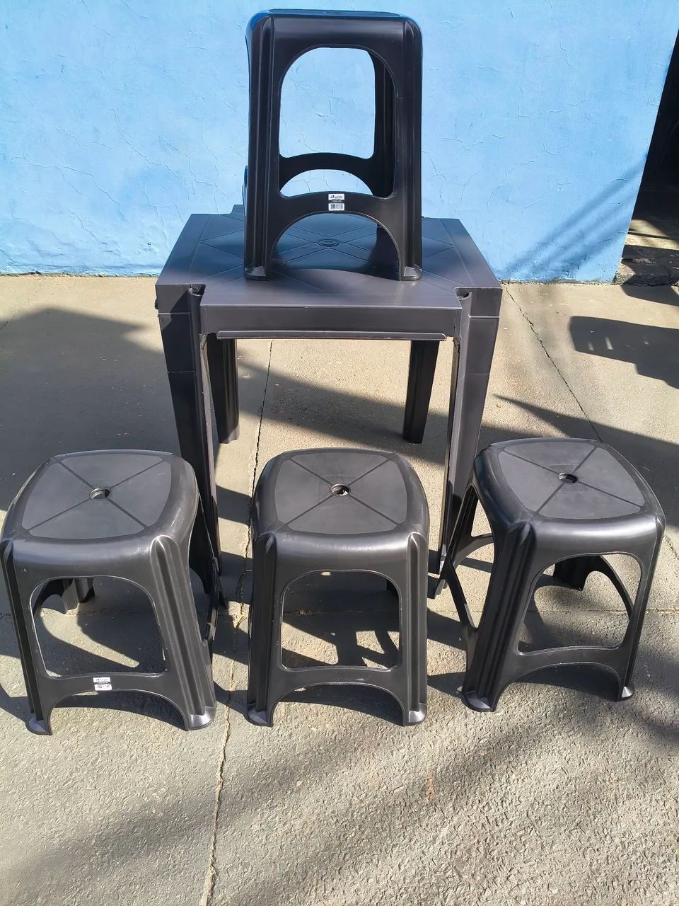 Jogo de mesa com banquetas - Foto 2