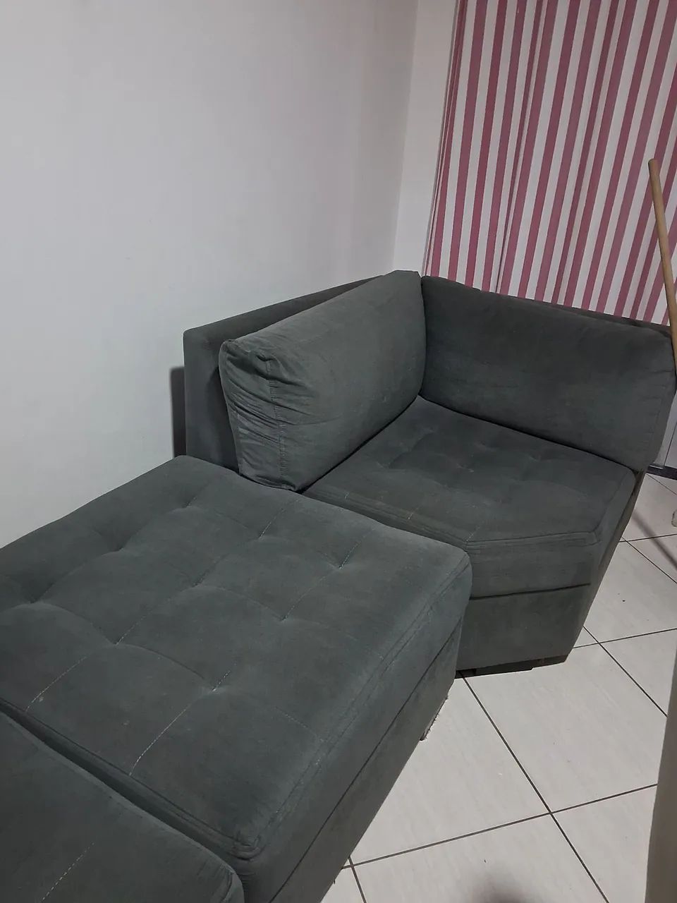VENDE-SE SOFÁ  NO PREÇO  - Foto 4